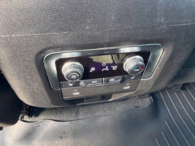 2022 GMC Yukon XL AT4