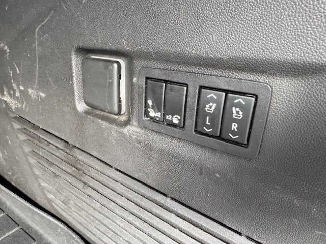 2022 GMC Yukon XL AT4