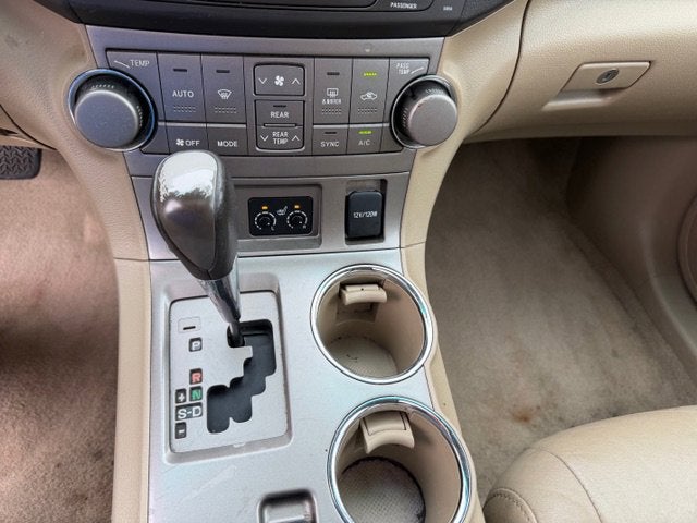 2010 Toyota Highlander SE